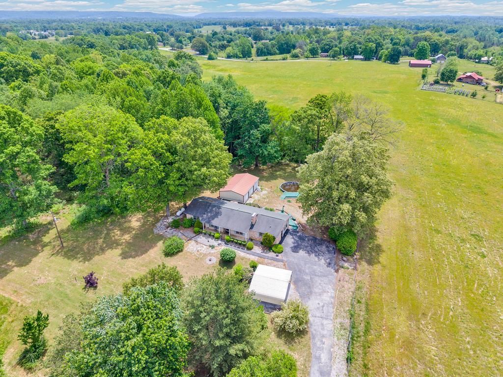 397 Clog Valley Dr, Sparta, TN 38583 Main Photo