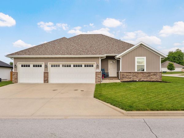 1829 S Erika Avenue , Springfield, MO 65802