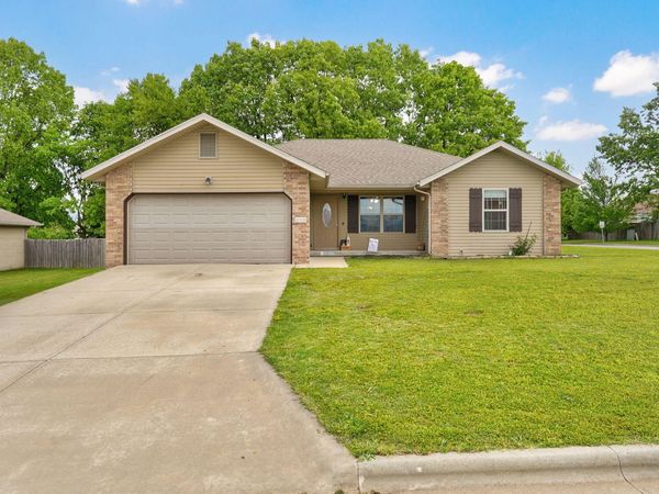501 Bradford Pear , Clever, MO 65631