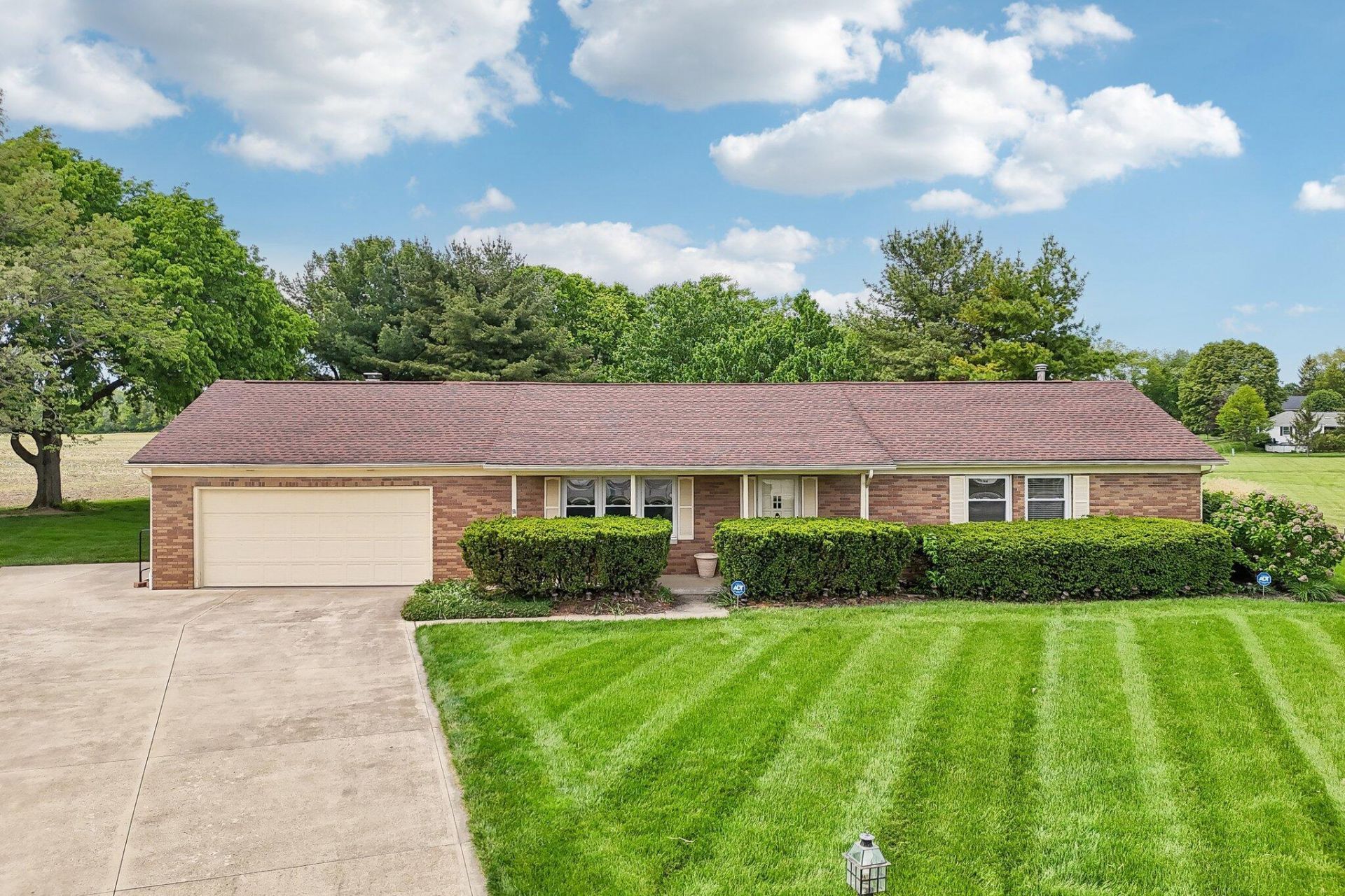 676 Fairlawn Drive , Circleville, OH 43113 Main Photo