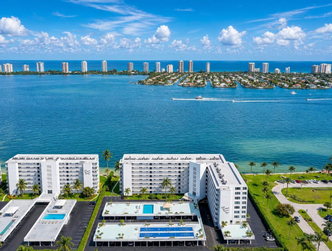 301 Lake Shore Drive, Unit 105, Lake Park, FL 33403 Photo