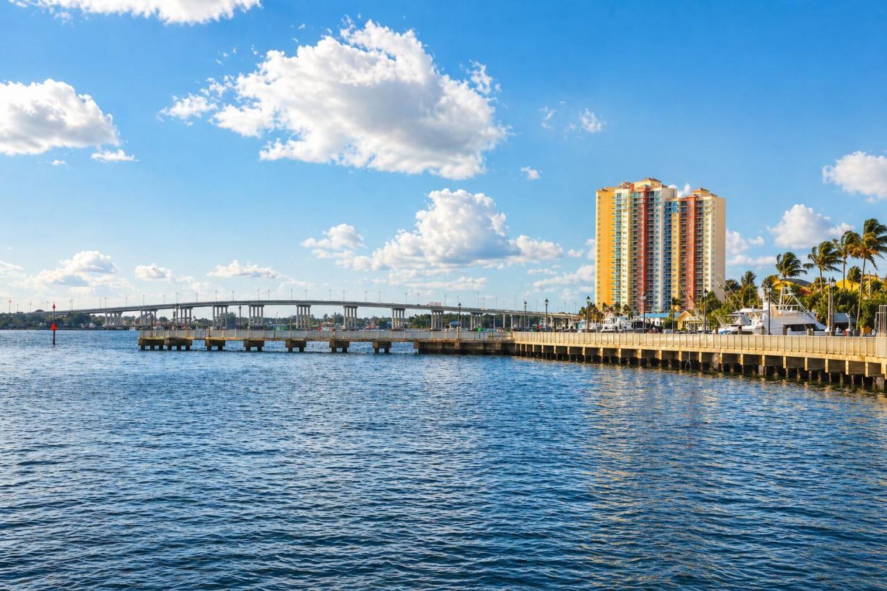 301 Lake Shore Drive, Unit 105, Lake Park, FL 33403 Photo