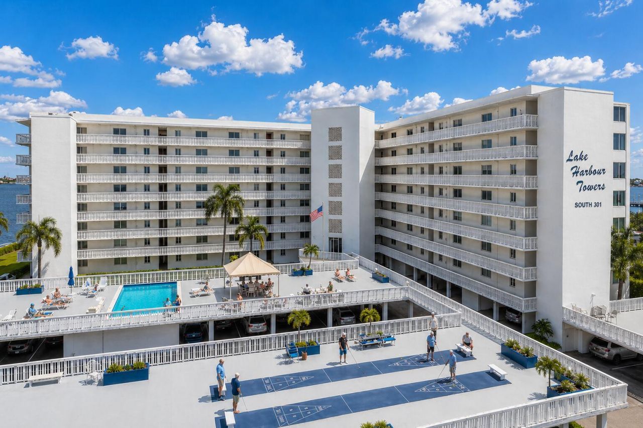 301 Lake Shore Drive, Unit 105, Lake Park, FL 33403 Photo