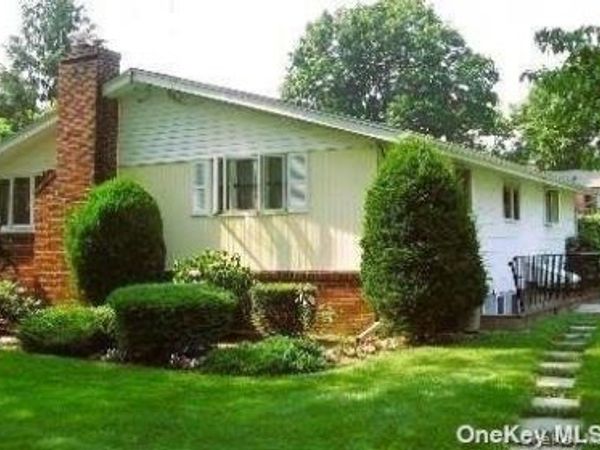 18 Manhattan Place , Huntington, NY 11743