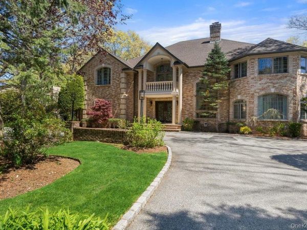 10 Hart Place , Dix Hills, NY 11746