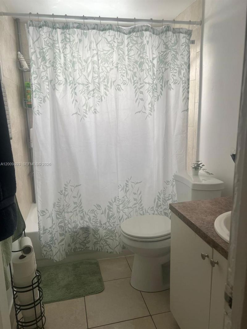 1245 W 24th St, Unit 121, Hialeah, FL 33010 Photo