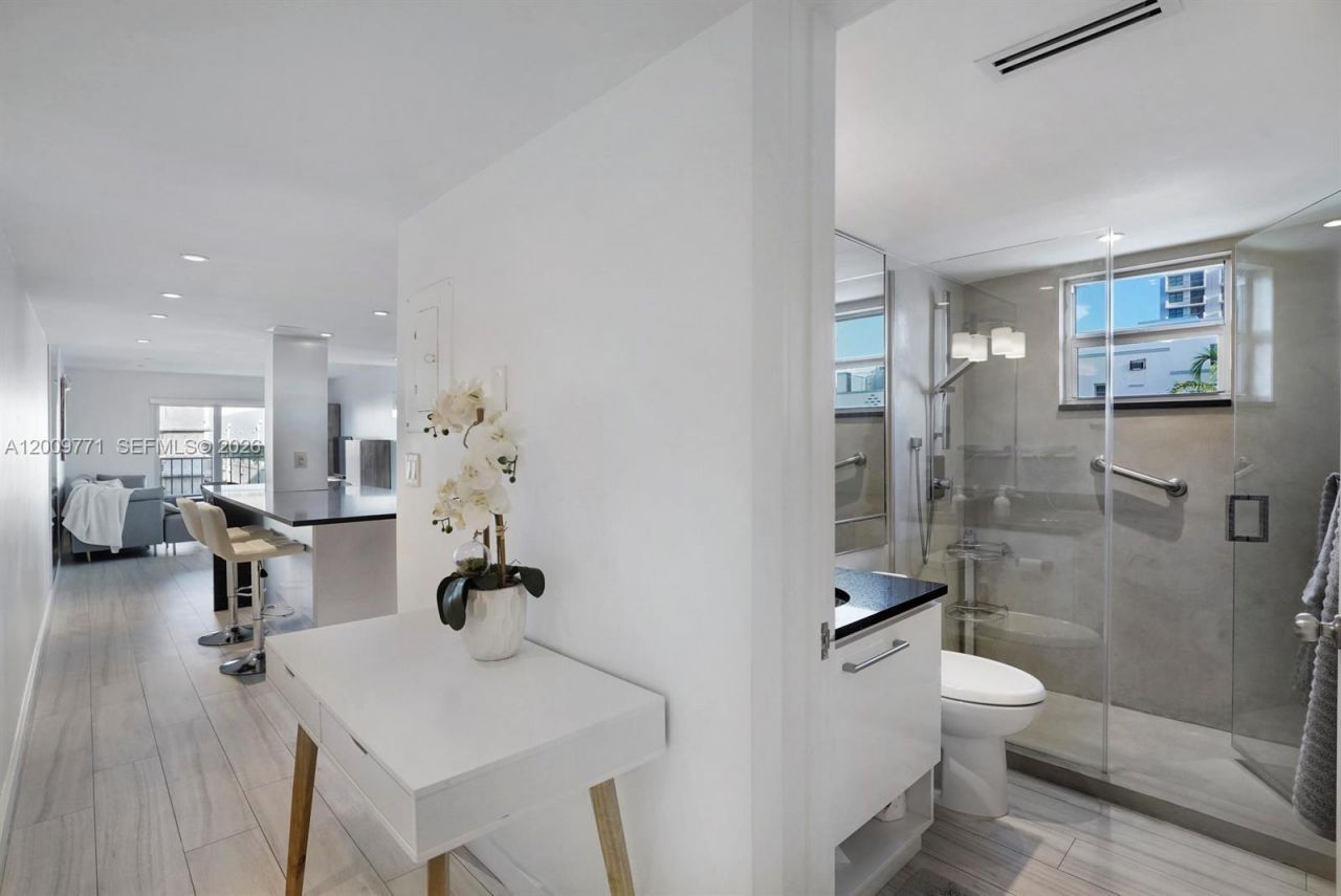 1150 Collins Ave , Unit 406, Miami Beach, FL 33139 Photo