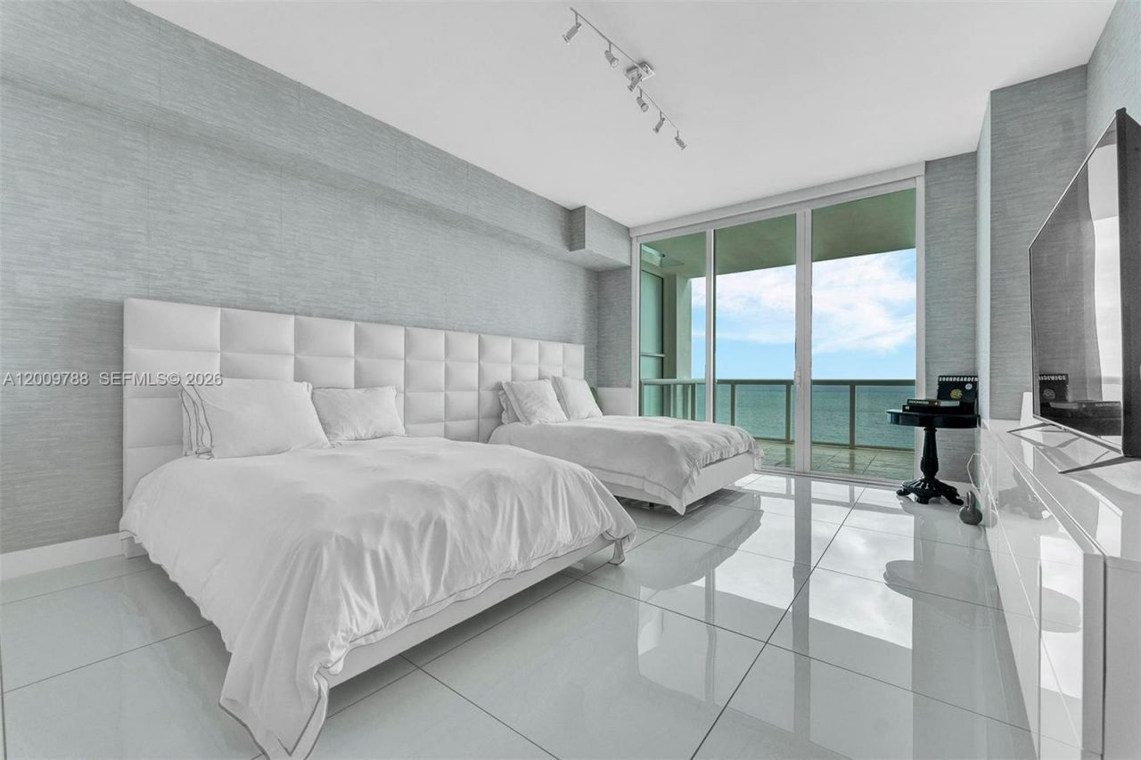 50 S Pointe Dr , Unit 2102, Miami Beach, FL 33139 Photo