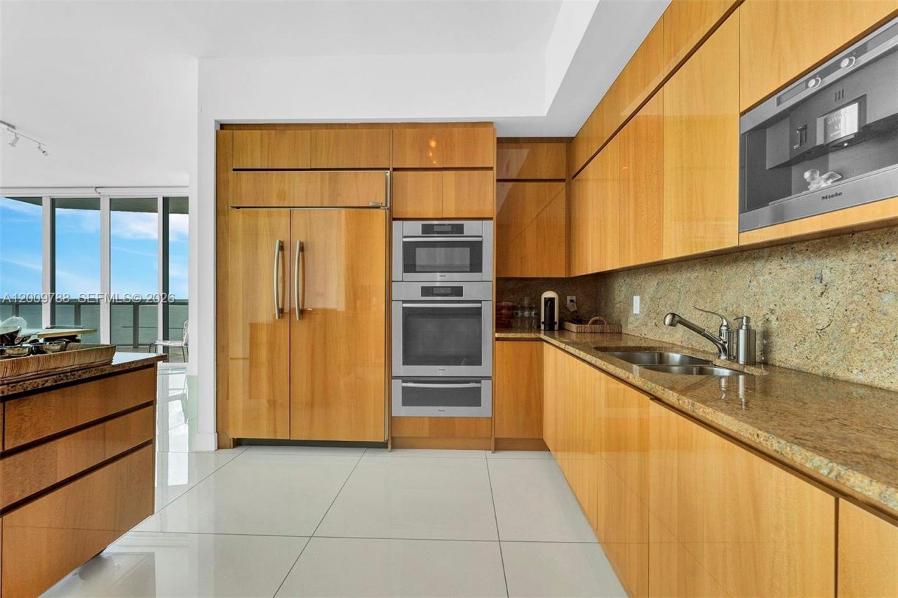 50 S Pointe Dr , Unit 2102, Miami Beach, FL 33139 Photo