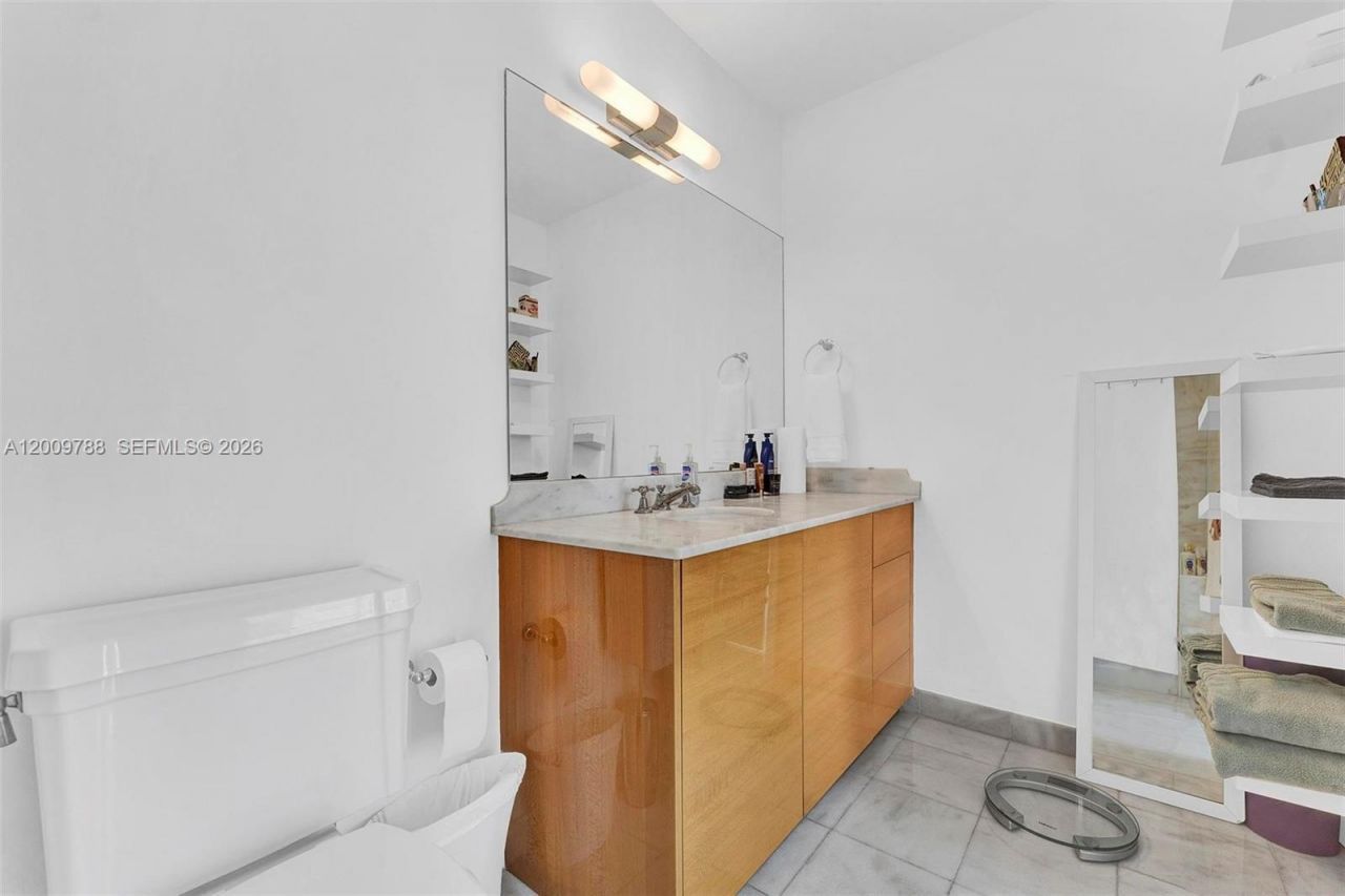 50 S Pointe Dr , Unit 2102, Miami Beach, FL 33139 Photo