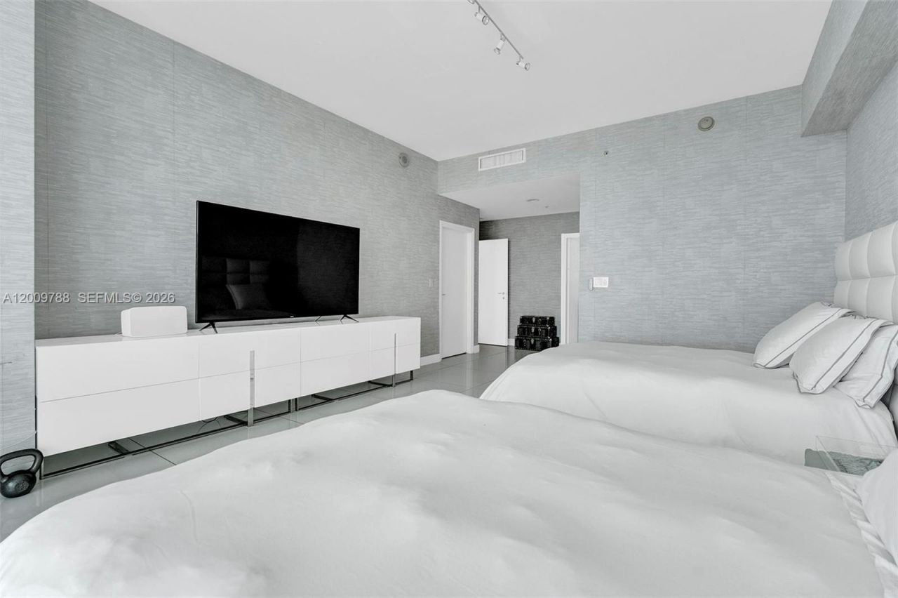 50 S Pointe Dr , Unit 2102, Miami Beach, FL 33139 Photo