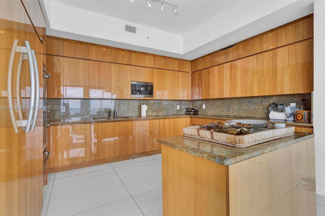 50 S Pointe Dr , Unit 2102, Miami Beach, FL 33139 Photo