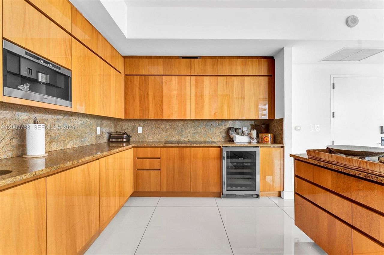 50 S Pointe Dr , Unit 2102, Miami Beach, FL 33139 Photo