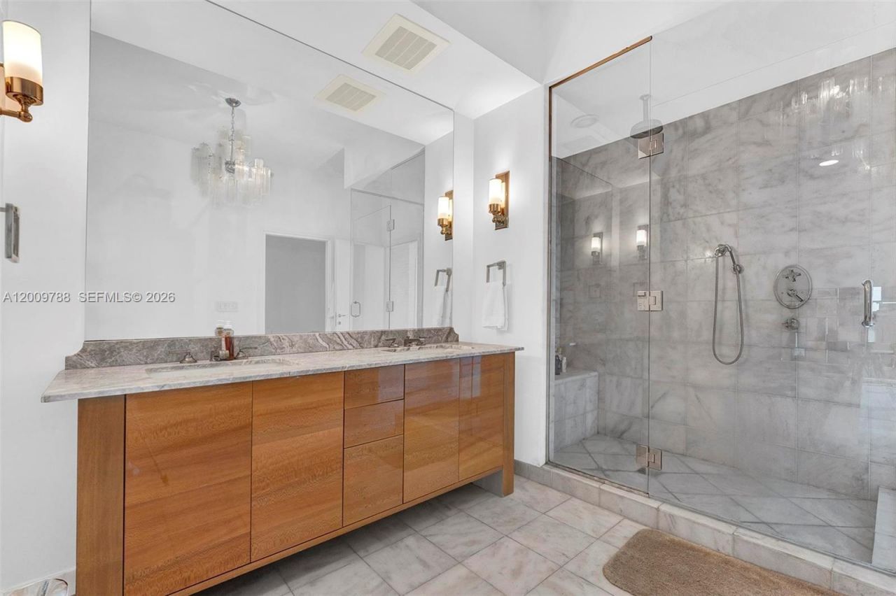 50 S Pointe Dr , Unit 2102, Miami Beach, FL 33139 Photo