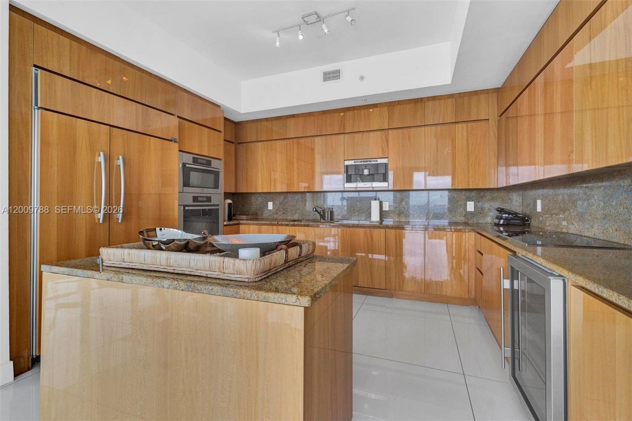 50 S Pointe Dr , Unit 2102, Miami Beach, FL 33139 Photo