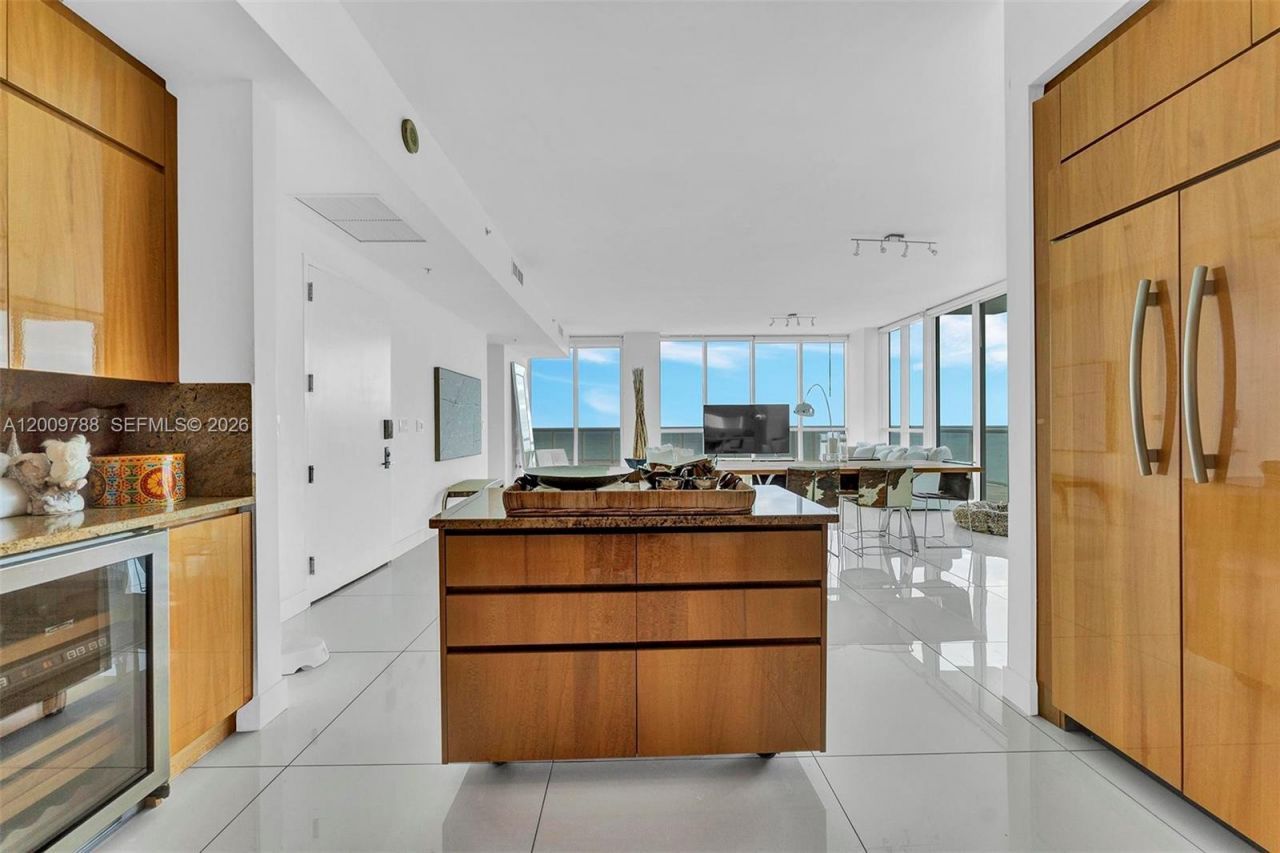 50 S Pointe Dr , Unit 2102, Miami Beach, FL 33139 Photo