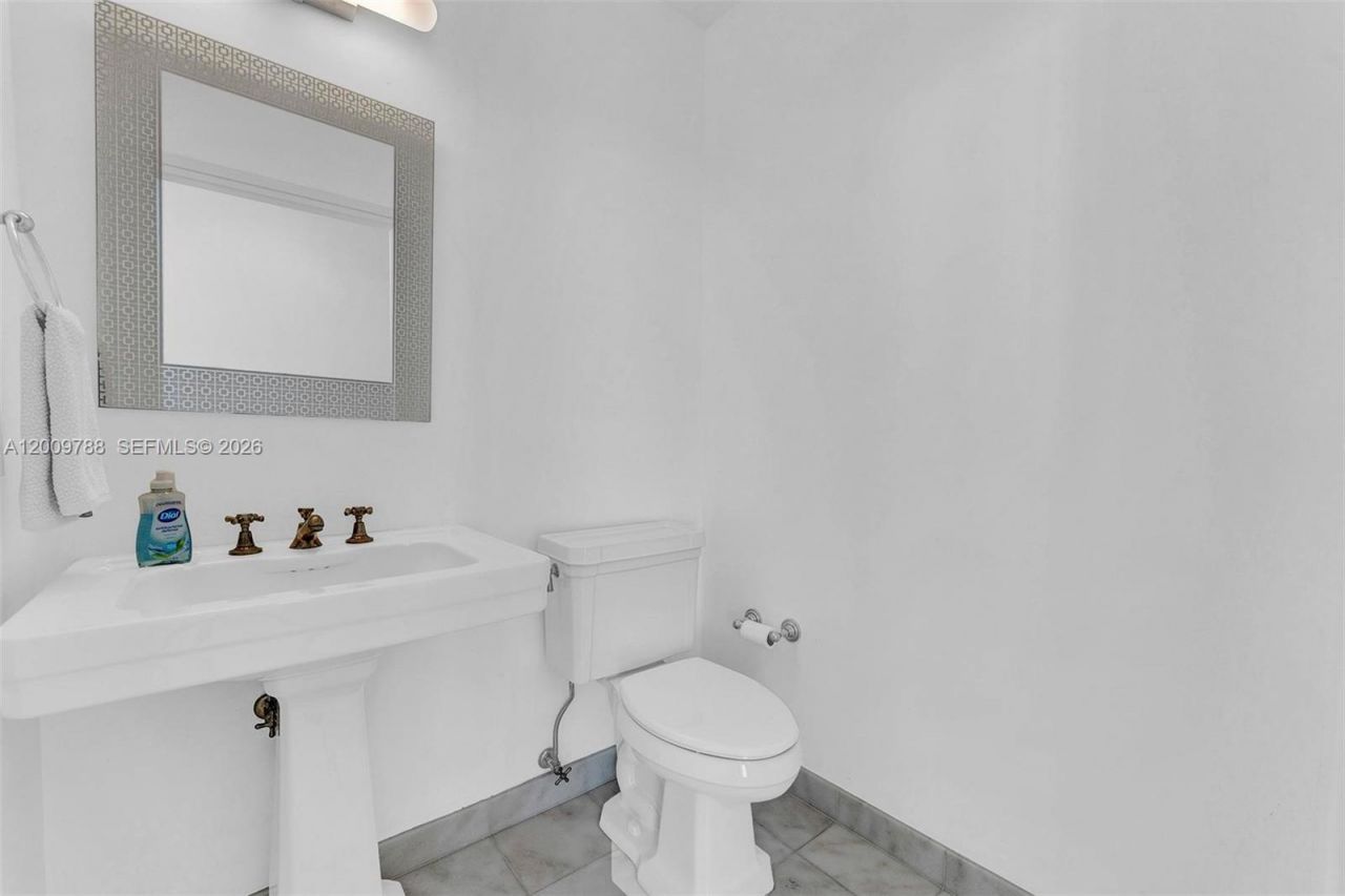 50 S Pointe Dr , Unit 2102, Miami Beach, FL 33139 Photo