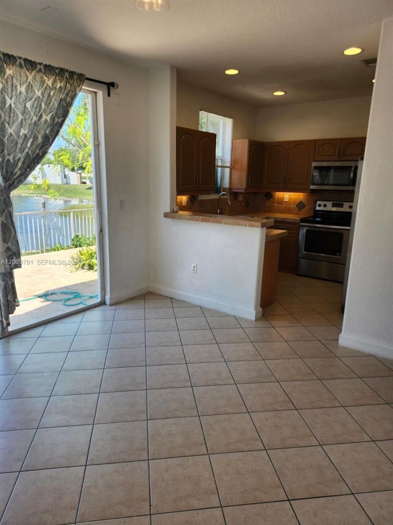 11425 NW 76th Ter , Doral, FL 33178 Photo