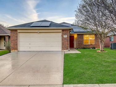 7845 Whitney Lane, Fort Worth, TX 76112