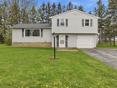 1128 County Road 8, Farmington, NY 14425