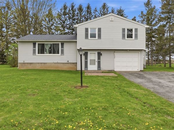 1128 County Road 8, Farmington, NY 14425