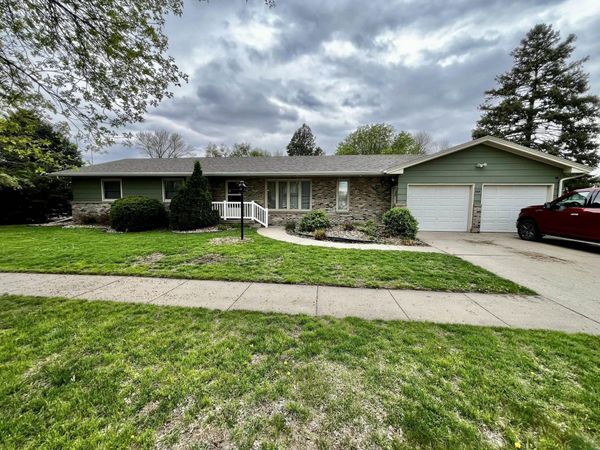 309 S Franklin St, Elk Point, SD 57025