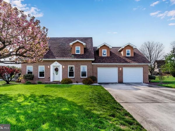 112 DOGWOOD DRIVE, MOUNT HOLLY SPRINGS, PA 17065