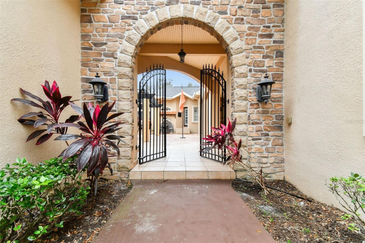 12709 Mannhurst Oak Lane, Lithia, FL 33547 Photo