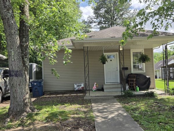 718 E Taylor Street , Benton, IL 62812