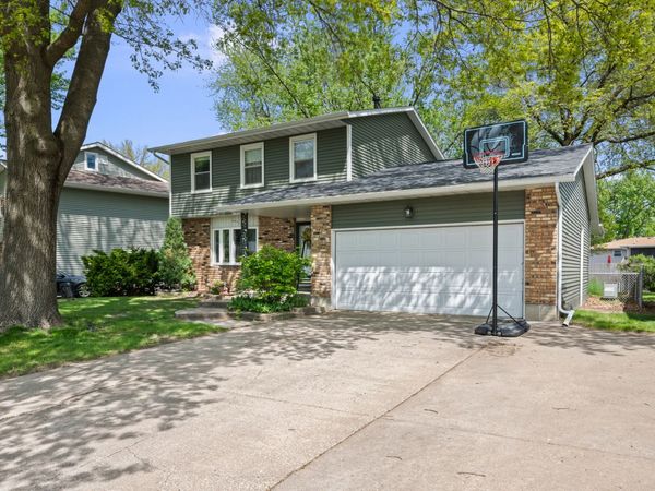 3005 N Pine Street , Davenport, IA 52804