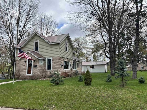410 FRANKLIN STREET, Waupaca, WI 54981