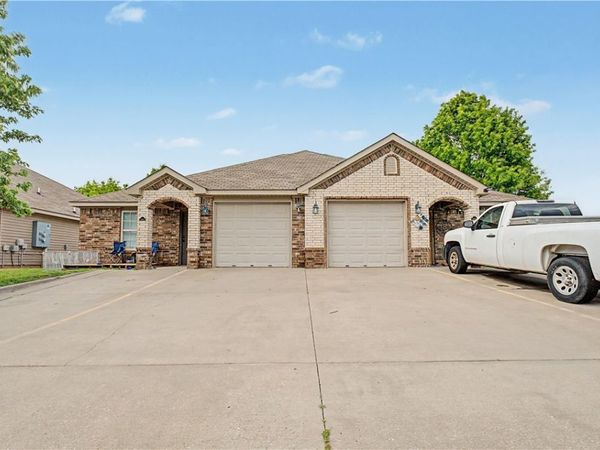 3302 SW Victoria Place , Unit C-D, Bentonville, AR 72712