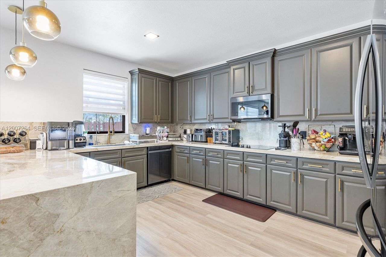 9830 NW 86 Ter, Doral, FL 33178 Photo