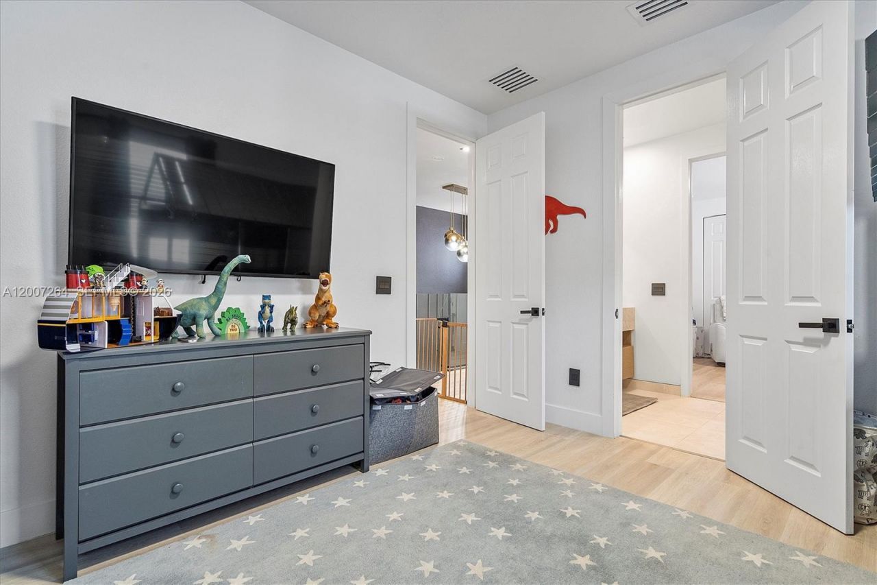 9830 NW 86 Ter, Doral, FL 33178 Photo