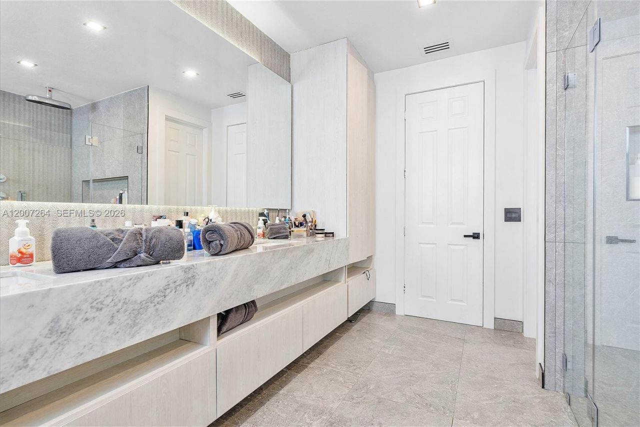 9830 NW 86 Ter, Doral, FL 33178 Photo