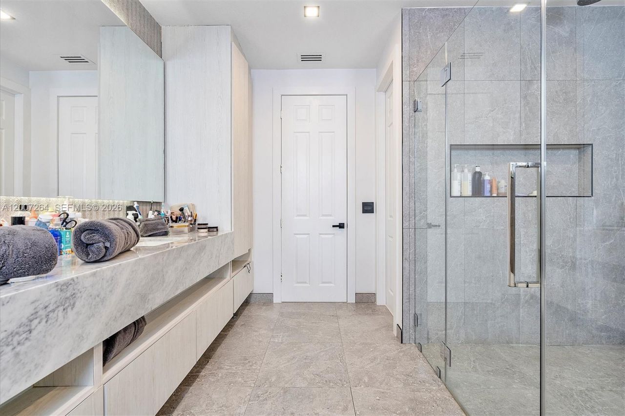 9830 NW 86 Ter, Doral, FL 33178 Photo
