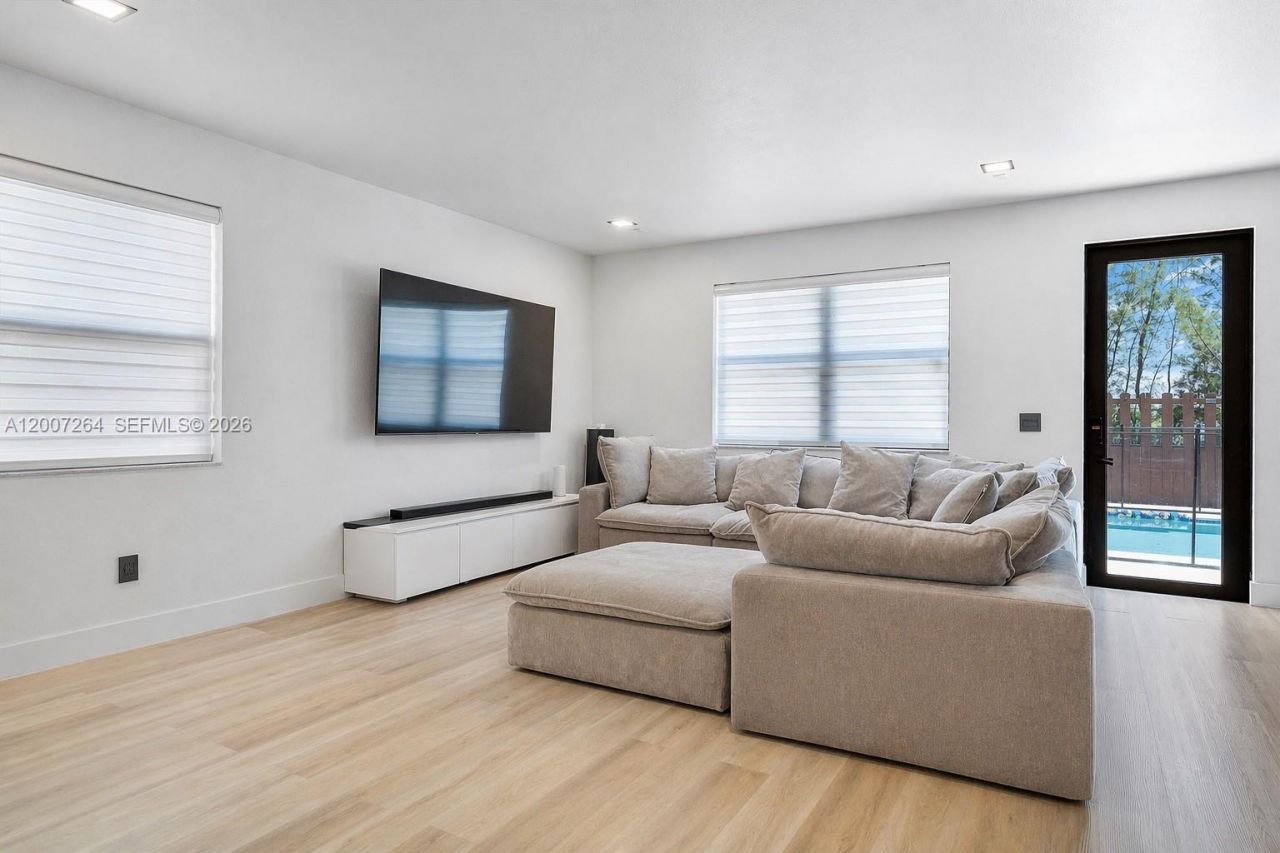 9830 NW 86 Ter, Doral, FL 33178 Photo