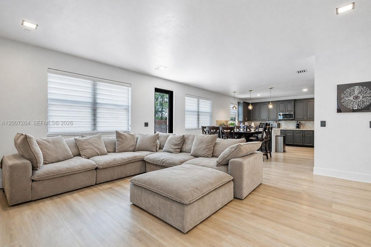 9830 NW 86 Ter, Doral, FL 33178 Photo