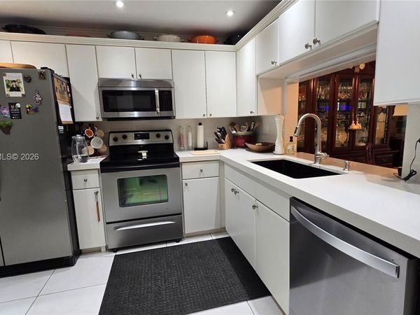 1101 Colony Point Cir, Unit 218, Pembroke Pines, FL 33026