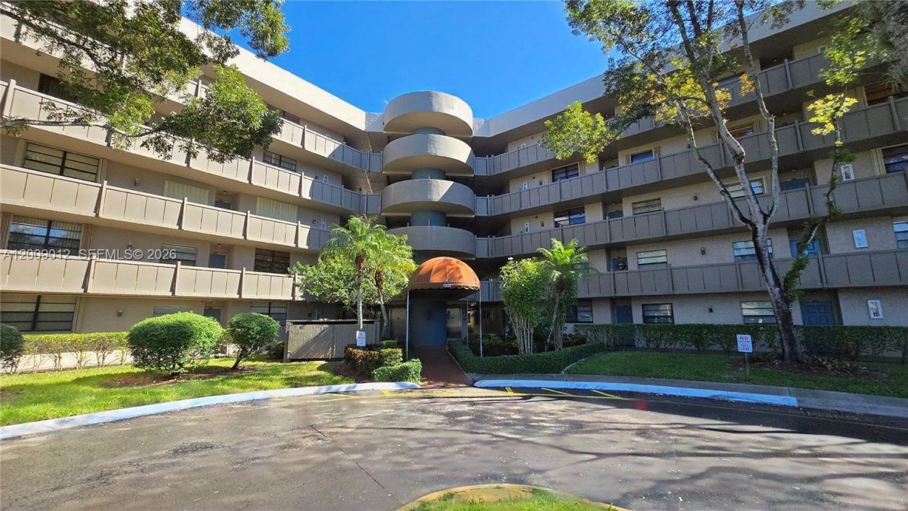 1101 Colony Point Cir, Unit 218, Pembroke Pines, FL 33026 Photo