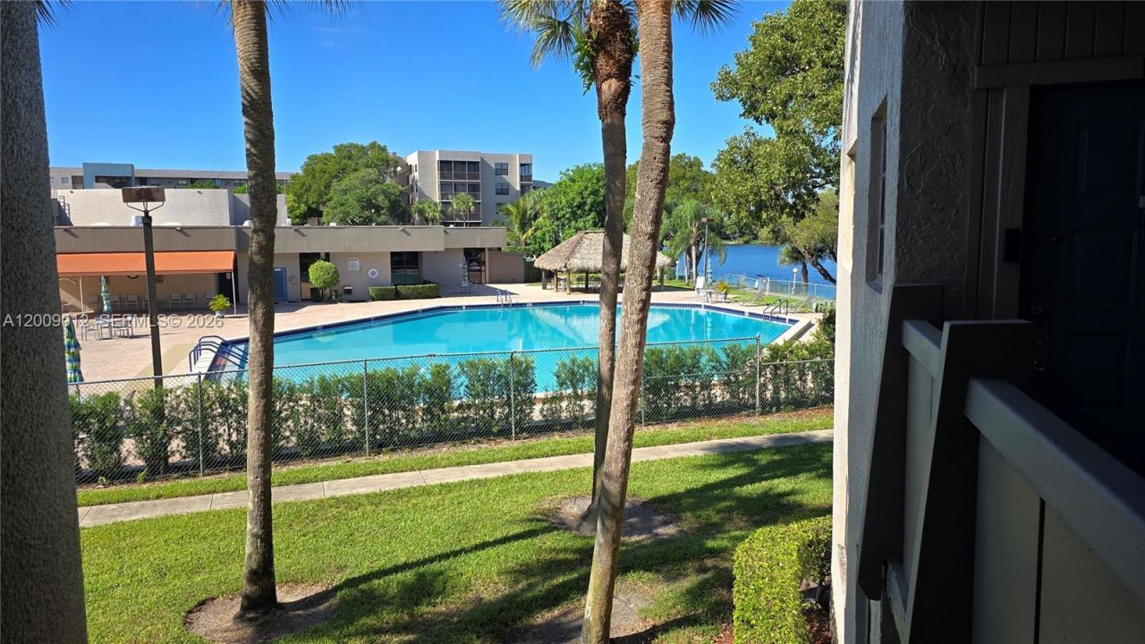1101 Colony Point Cir, Unit 218, Pembroke Pines, FL 33026 Photo
