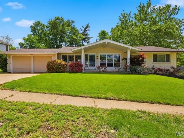 814 Phaeton Drive, Manchester, MO 63021