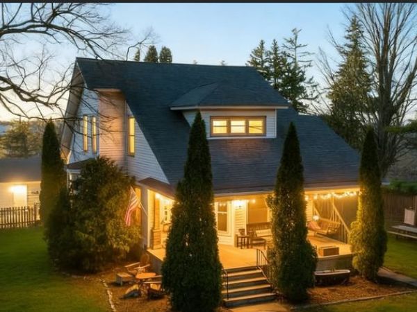 205 N Pine Street , Waterman, IL 60556