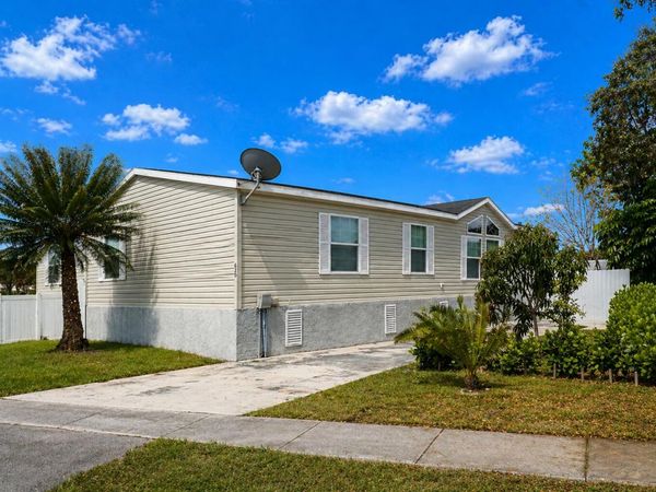 620 NW 215th Avenue, Pembroke Pines, FL 33029