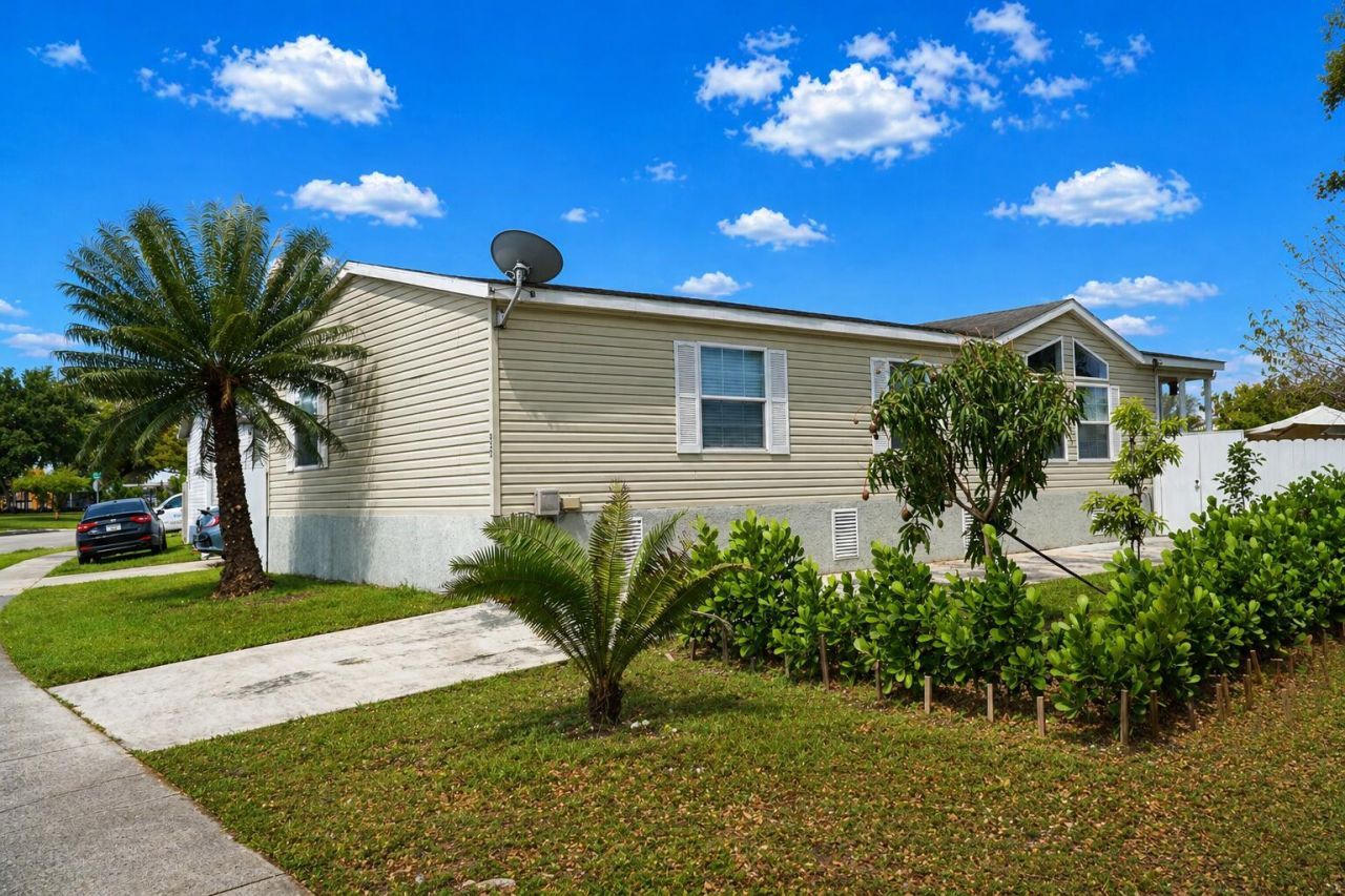 620 NW 215th Avenue, Pembroke Pines, FL 33029 Photo