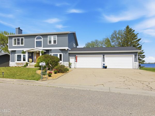 1390 MARINA BAY DRIVE, Watertown, SD 57201