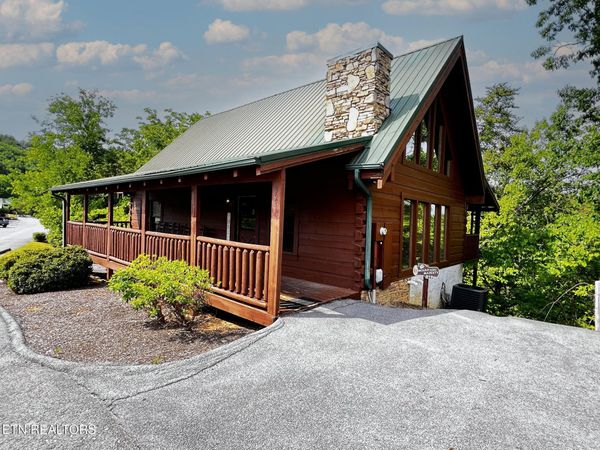 3216 White Falcon Way, Pigeon Forge, TN 37863