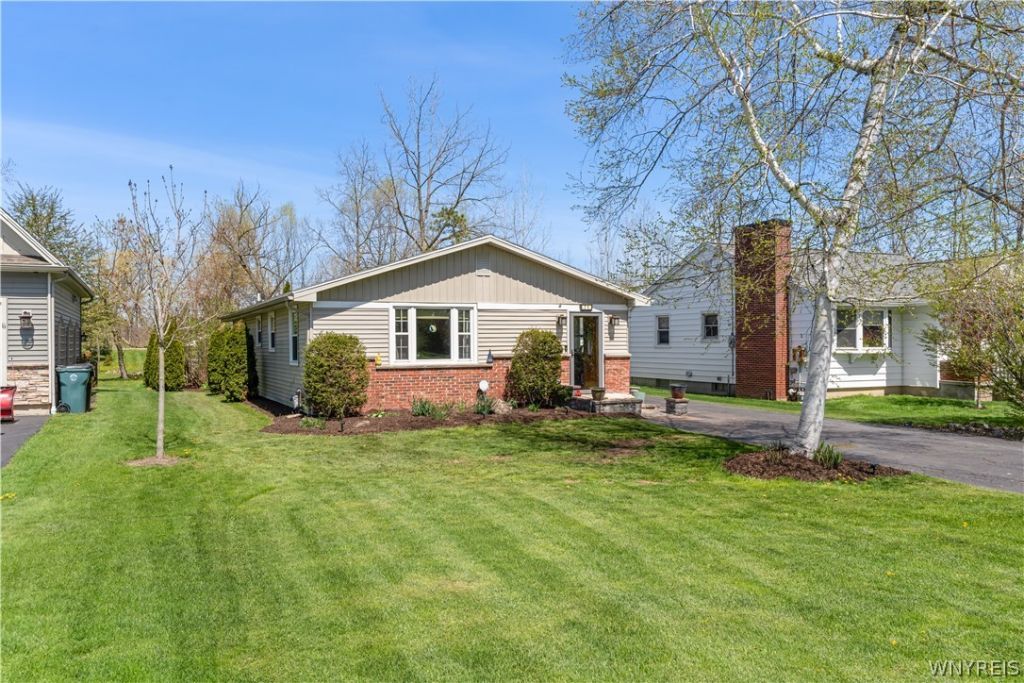 71 Sunset Drive, Niagara Falls, NY 14304 Main Photo