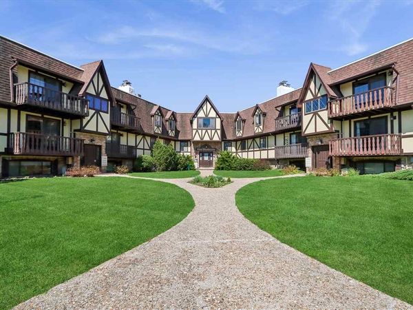 1512 1st Avenue, Unit C201s, Coralville, IA 52241