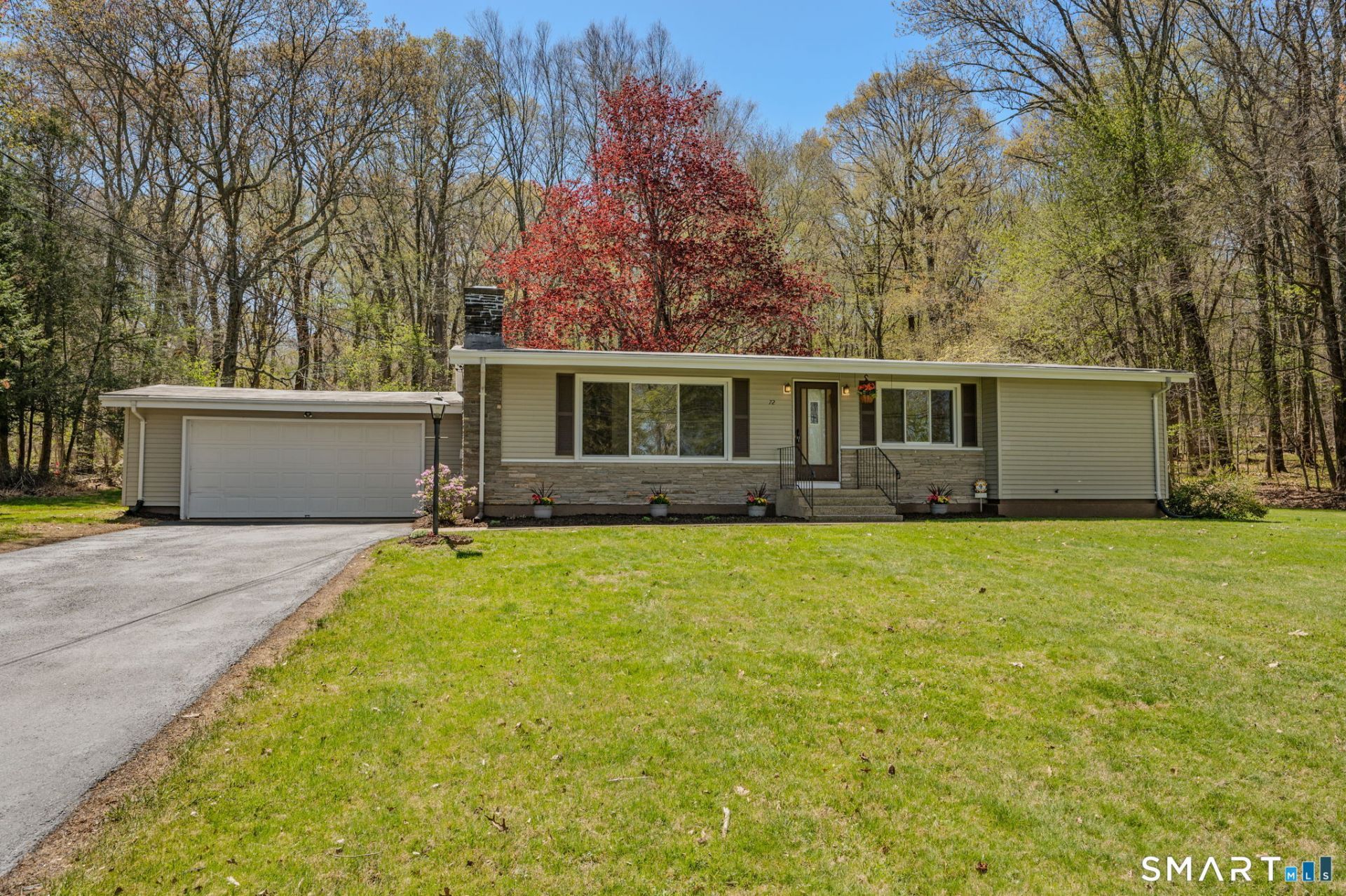 72 Pollys, Montville, CT 06382 Main Photo